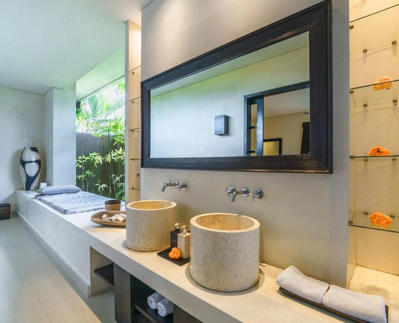 Exquisite 4Bd Luxury Villa In The Heart Of Berawa Canggu