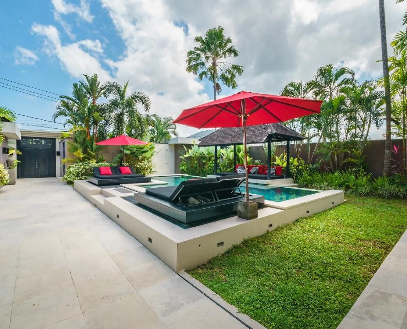 Exquisite 4Bd Luxury Villa In The Heart Of Berawa Canggu