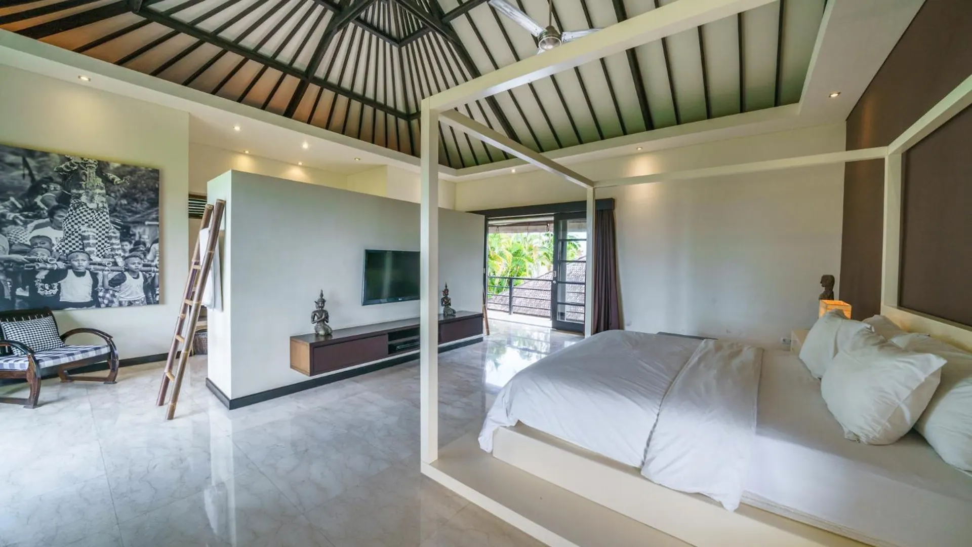 Exquisite 4Bd Luxury Villa In The Heart Of Berawa Canggu  Indonesia