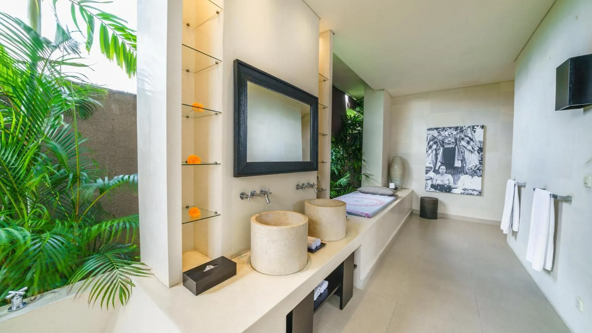 Exquisite 4Bd Luxury Villa In The Heart Of Berawa Canggu