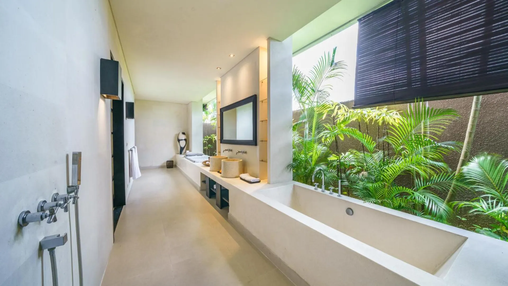 Exquisite 4Bd Luxury Villa In The Heart Of Berawa Canggu