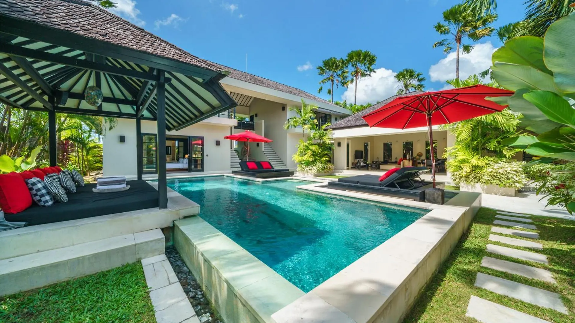 Exquisite 4Bd Luxury Villa In The Heart Of Berawa Canggu