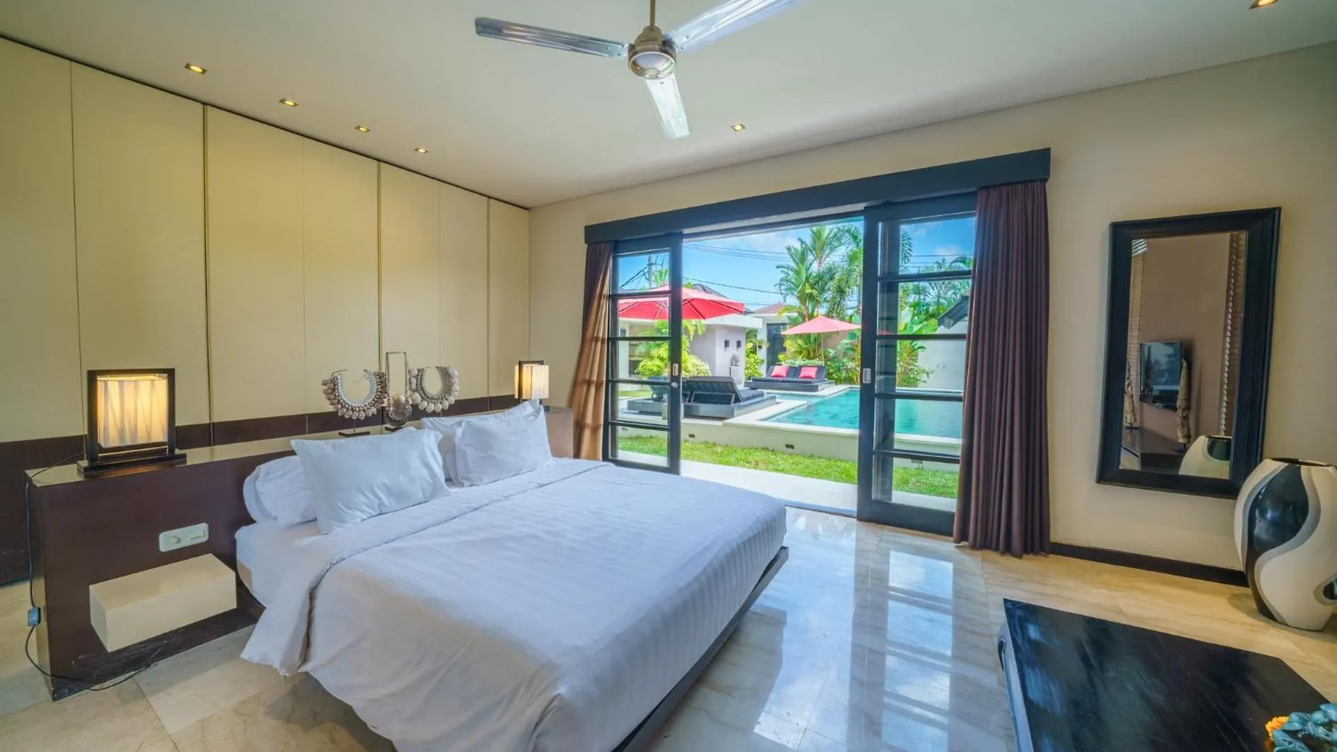 Exquisite 4Bd Luxury Villa In The Heart Of Berawa Canggu