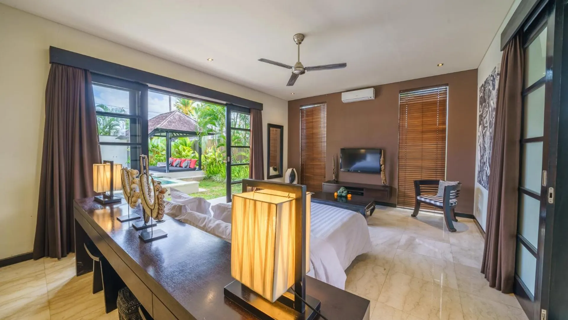 Exquisite 4Bd Luxury Villa In The Heart Of Berawa Canggu